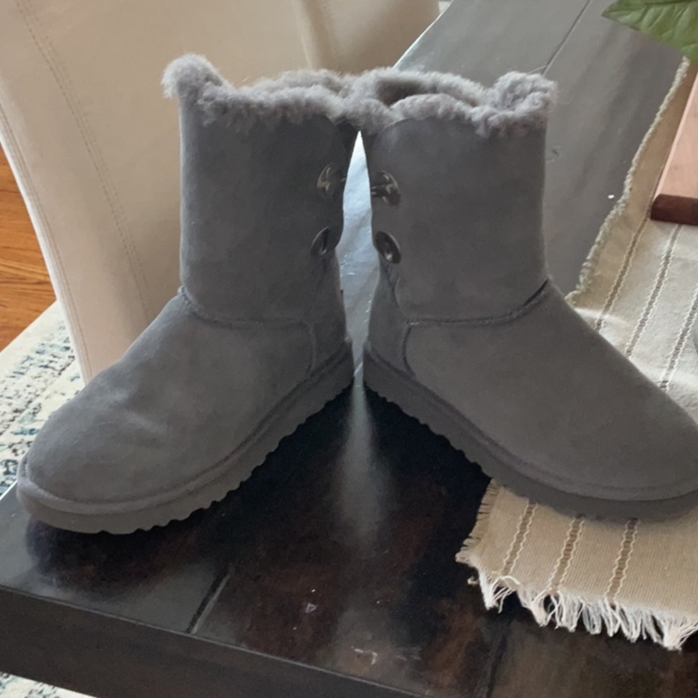 UGG Size 8 Women's Boots